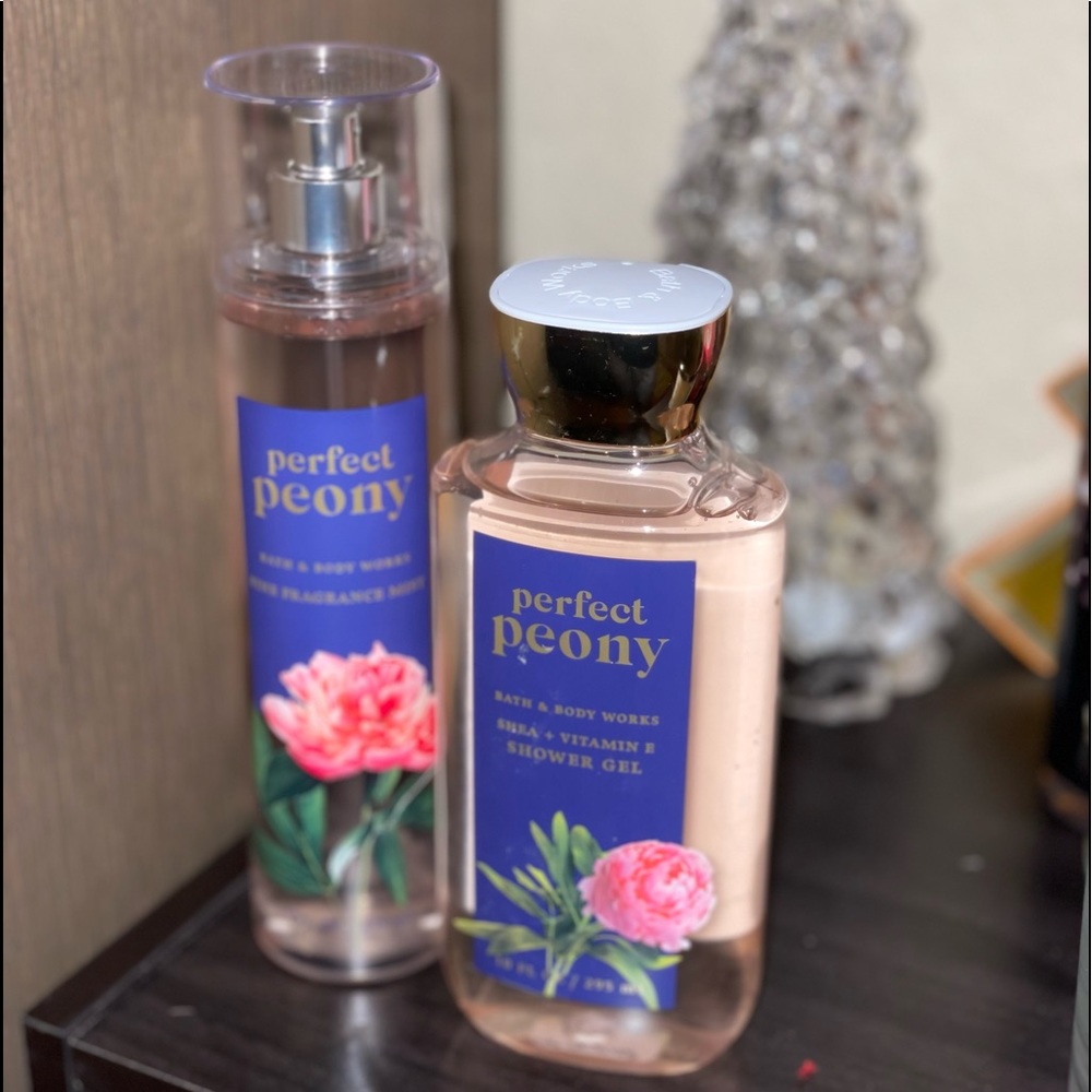 Bath and Body Works spray+shower gel